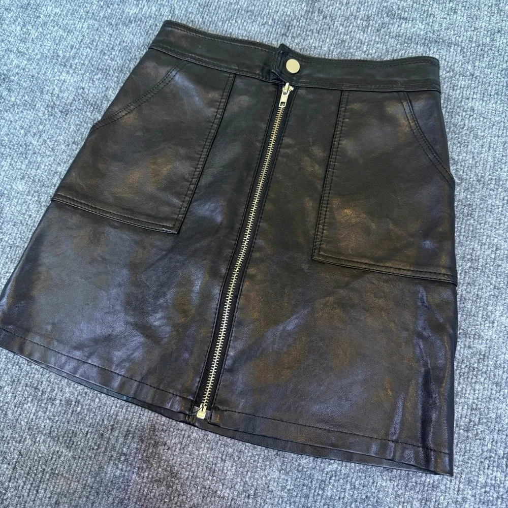 Black Faux Leather Zipper Front Mini Skort with Pockets High Waisted A-Line Chic